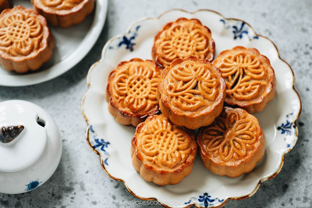 Traditional Mooncake (广式月饼) – Omnivore’s Cookbook Traditional Mooncake (广式月饼) – Omnivore’s Cookbook